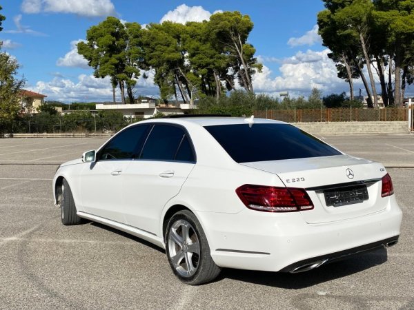 Vlore, shes makine Mercedes Benz E220 2014 Nafte, e bardhë automatik Kondicioner 172.000 km 10.000 €