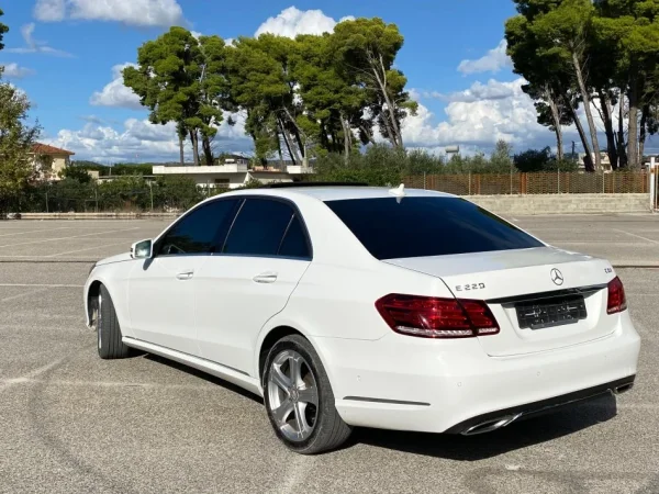 Vlore, shes makine Mercedes Benz E220 2014 Nafte, e bardhë automatik Kondicioner 172.000 km 10.000 €