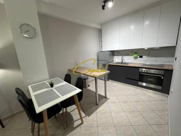 Tirane, jepet me qera apartament 1+1 Kati 5, 65 m² 650 € (RRUGA E KAVAJES)