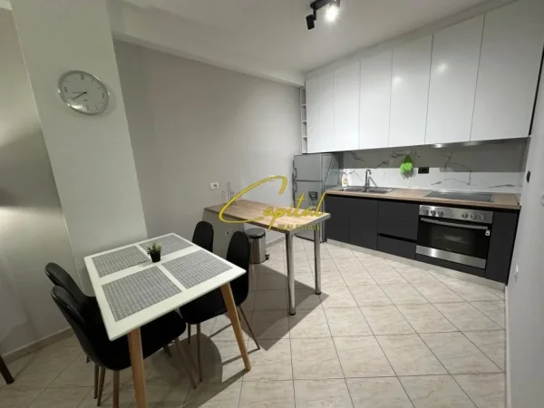 Tirane, jepet me qera apartament 1+1 Kati 5, 65 m² 650 € (RRUGA E KAVAJES)