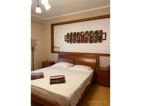 Tirane, jepet me qera apartament 3+1 Kati 7, 138 m² 900 € (Myslym shyri)