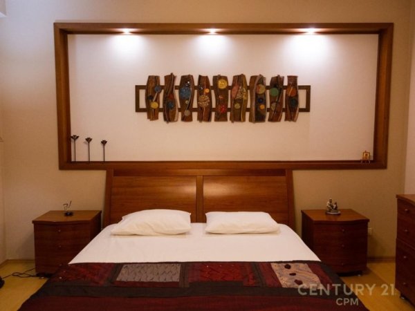 Tirane, jepet me qera apartament 3+1 Kati 7, 138 m² 900 € (Myslym shyri)