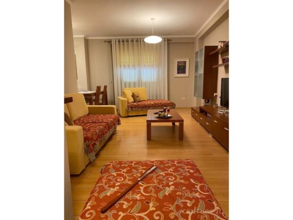 Tirane, jepet me qera apartament 3+1 Kati 7, 138 m² 900 € (Myslym shyri)