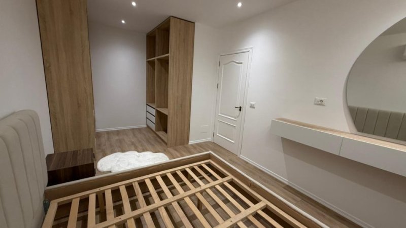 Tirane, shitet apartament 1+1+Ballkon Kati 5, 70 m² 178.000 € (Rruga Fortuzi)