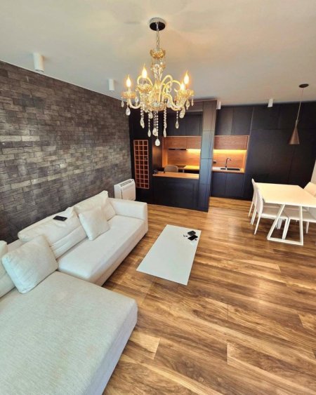 Tirane, shitet apartament 1+1 , 70 m² 230.000 € (petro nini)