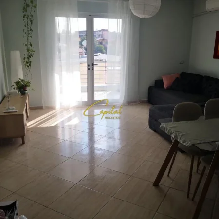 Tirane, jepet me qera apartament 1+1 Kati 6, 91 m² 600 € (ISH TREGU ELEKTRIK)