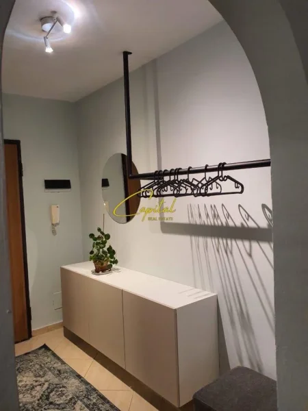 Tirane, jepet me qera apartament 1+1 Kati 6, 91 m² 600 € (ISH TREGU ELEKTRIK)