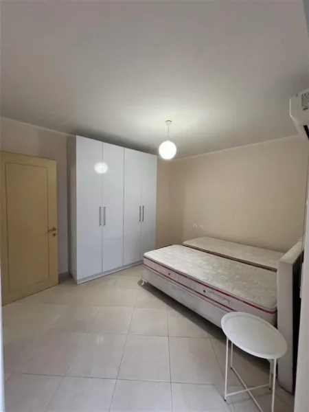 Tirane, jepet me qera apartament 1+1+Ballkon Kati 8, 70 m² 450 € (Astir)