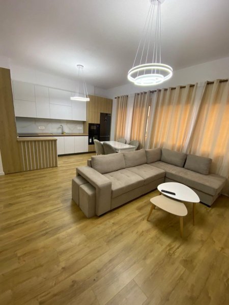Tirane, jepet me qera apartament 1+1+Ballkon Kati 1, 65 m² 450 € (rruga fresku)