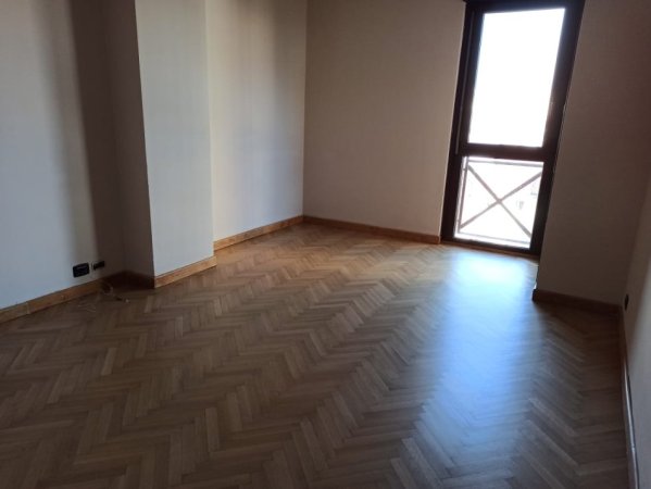 Tirane, jepet me qera zyre Kati 7, 130 m² 1.800 € (Qender)