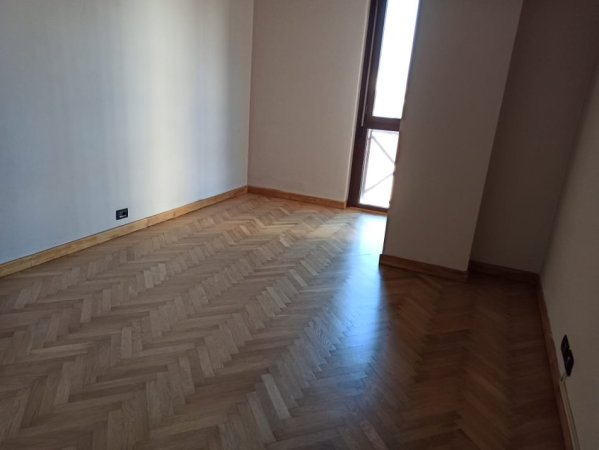 Tirane, jepet me qera zyre Kati 7, 130 m² 1.800 € (Qender)