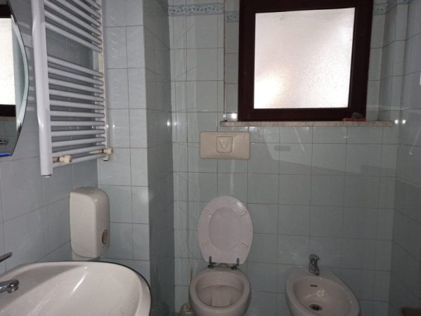 Tirane, jepet me qera zyre Kati 7, 130 m² 1.800 € (Qender)