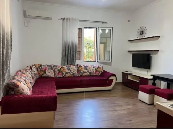 Tirane, jepet me qera apartament duplex 2+1 Kati 2, 100 m² 500 € (Rruga Sabaudin Gabrani)