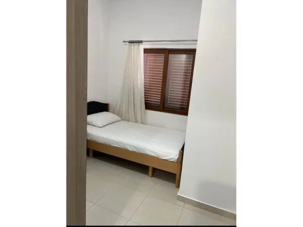 Tirane, jepet me qera apartament duplex 2+1 Kati 2, 100 m² 500 € (Rruga Sabaudin Gabrani)