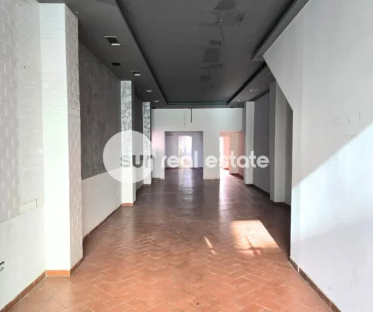 Shkoder, jepet me qera ambjent biznesi Kati 0, 111 m² (TRUMA DUGAJEVE TE REJA)