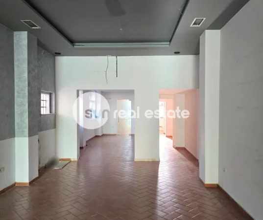 Shkoder, jepet me qera ambjent biznesi Kati 0, 111 m² (TRUMA DUGAJEVE TE REJA)