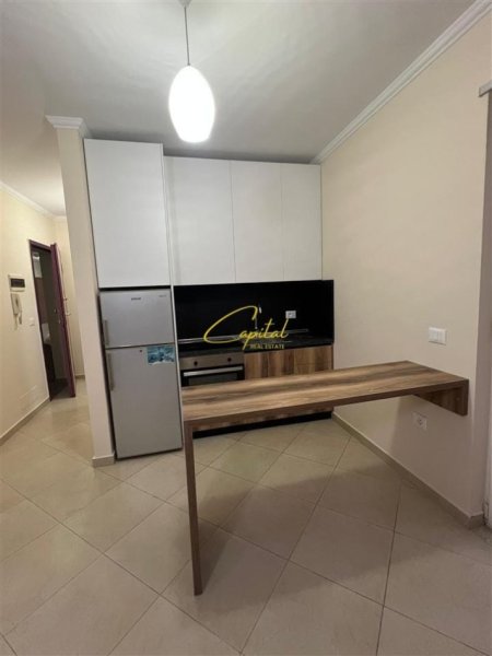Tirane, jepet me qera apartament 1+1 Kati 8, 70 m² 450 € (ASTIR)