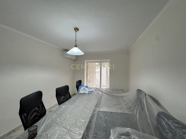 Tirane, shitet ambjent biznesi Kati 0, 120 m² 320.000 € (Nisheraku)