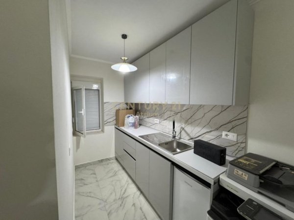 Tirane, shitet ambjent biznesi Kati 0, 120 m² 320.000 € (Nisheraku)