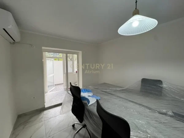 Tirane, shitet ambjent biznesi Kati 0, 120 m² 320.000 € (Nisheraku)