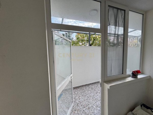Tirane, shitet ambjent biznesi Kati 0, 120 m² 320.000 € (Nisheraku)