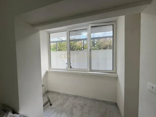 Tirane, shitet ambjent biznesi Kati 0, 120 m² 320.000 € (Nisheraku)