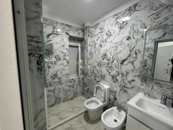 Tirane, shitet ambjent biznesi Kati 0, 120 m² 320.000 € (Nisheraku)