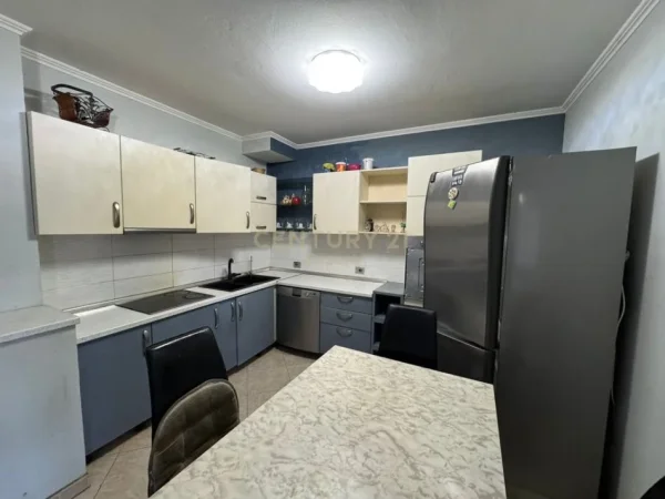 Tirane, jepet me qera apartament 2+1 Kati 5, 94 m² 750 € (Rruga Sami Frasheri)