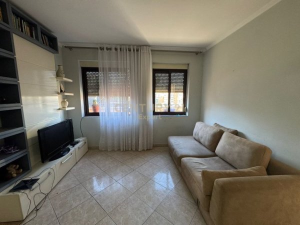 Tirane, jepet me qera apartament 2+1 Kati 5, 94 m² 750 € (Rruga Sami Frasheri)