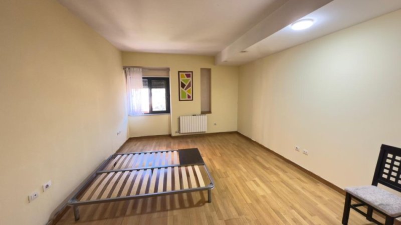 Tirane, jepet me qera apartament 3+1 Kati 3, 154 m² 1.500 € 