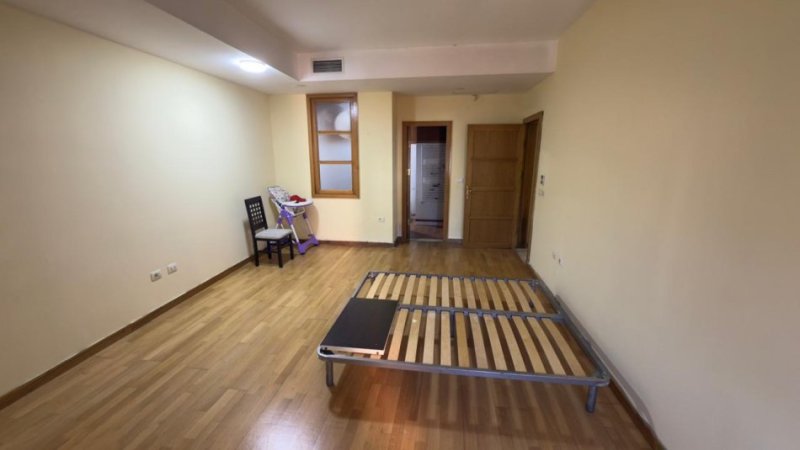 Tirane, jepet me qera apartament 3+1 Kati 3, 154 m² 1.500 € 