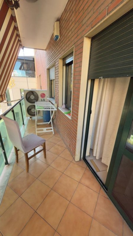 Tirane, jepet me qera apartament 3+1 Kati 3, 154 m² 1.500 € 