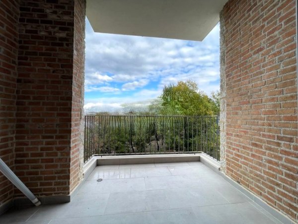 Tirane, jepet me qera apartament 2+1 Kati 2, 105 m² 1.700 € (SECRET GARDEN)