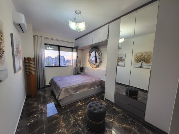 Tirane, jepet me qera apartament 1+1 Kati 8, 70 m² 800 € (Rruga e Durresit)