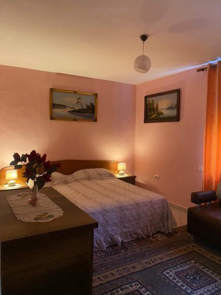 Tirane, jepet me qera apartament 2+1 Kati 1, 700 € 