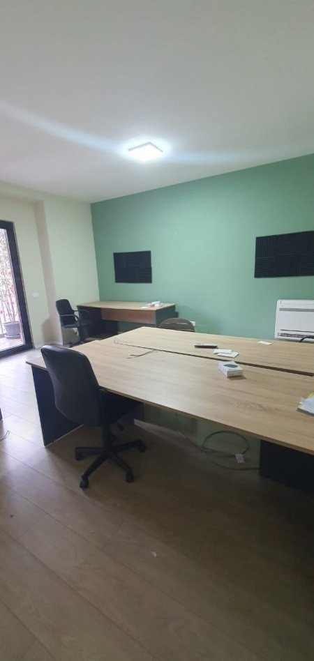 Tirane, jepet me qera zyre Kati 7, 125 m² 850 € (Garden Building)