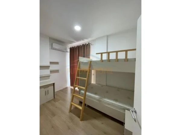 Tirane, jepet me qera apartament 2+1 Kati 5, 125 m² 650 € 