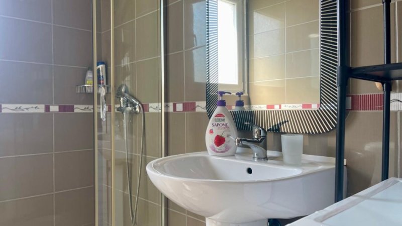 Tirane, jepet me qera 1+1+Ballkon , 75 m² 700 € (Pazarit të Ri)