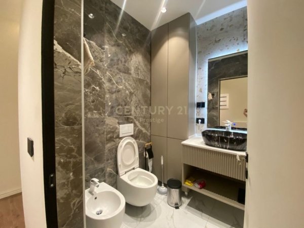 Tirane, jepet me qera apartament 2+1 Kati 3, 110 m² 1.700 € (Liqeni Thate)