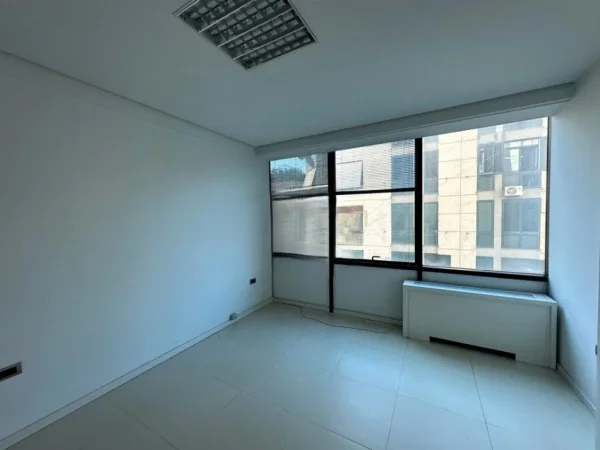 Tirane, jepet me qera zyre Kati 4, 100 m² 1.500 € (Rruga e Elbasanit)