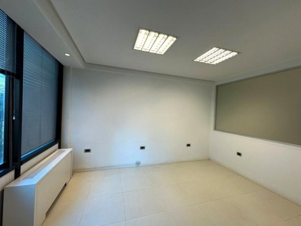 Tirane, jepet me qera zyre Kati 4, 100 m² 1.500 € (Rruga e Elbasanit)