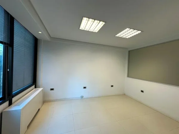 Tirane, jepet me qera zyre Kati 4, 100 m² 1.500 € (Rruga e Elbasanit)