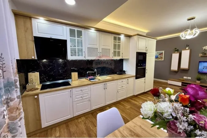 Tirane, jepet me qera apartament 1+1+Ballkon Kati 4, 70 m² 700 € (Rruga Margarita Tutulani)