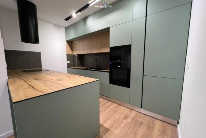 Tirane, shes apartament 2+1+Ballkon Kati 3, 125 m² 265.000 € (Rruga e Dafinave)