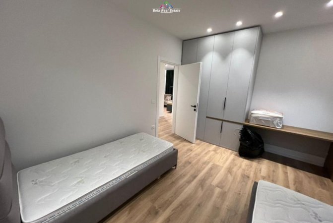 Tirane, shes apartament 2+1+Ballkon Kati 3, 125 m² 265.000 € (Rruga e Dafinave)