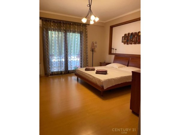Tirane, jepet me qera apartament 3+1 Kati 7, 138 m² 900 € 