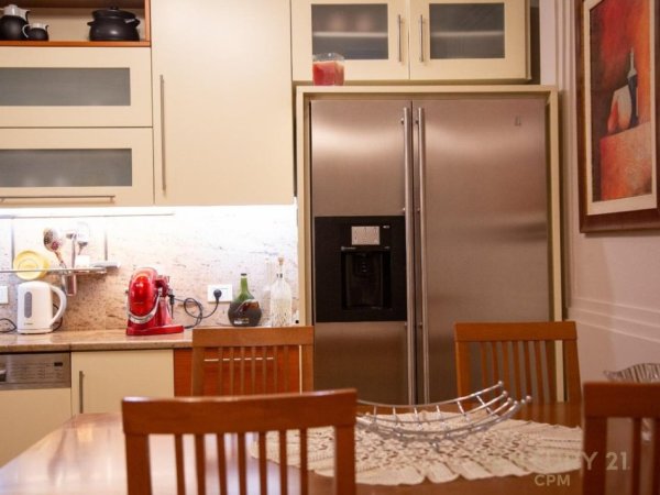 Tirane, jepet me qera apartament 3+1 Kati 7, 138 m² 900 € 