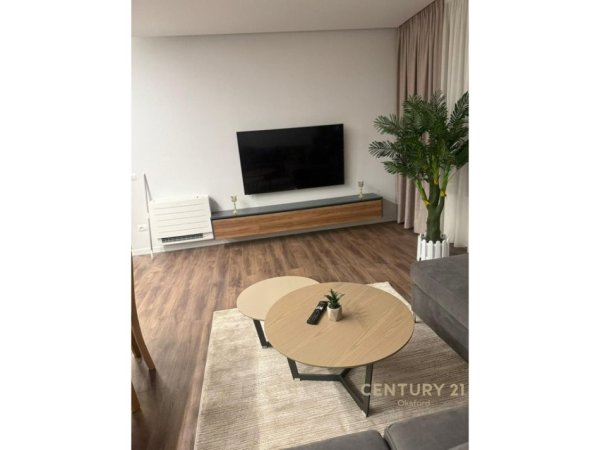 Tirane, jepet me qera apartament 2+1 Kati 4, 93 m² 750 € 