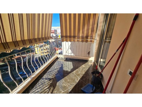 Tirane, jepet me qera apartament 2+1+Ballkon Kati 6, 111 m² 800 € 