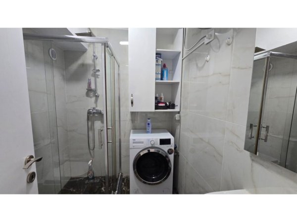 Tirane, jepet me qera apartament 2+1+Ballkon Kati 6, 111 m² 800 € 